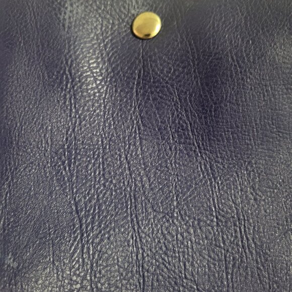 Large Deep NavySophisticated and Spacious!  Pebbled Tote - Gold Hardware - Picture 2 of 13